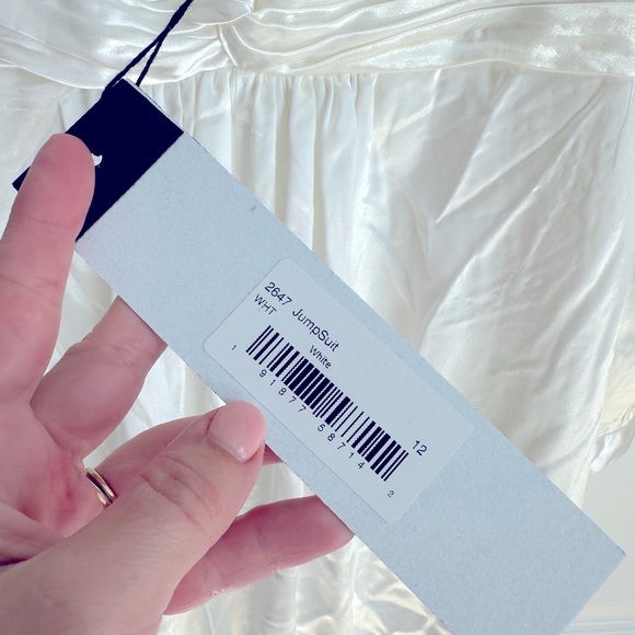 Ieena for‎ Mac Duggal Long Sleeve Ruched Plunging Neck Satin Jumpsuit - Picture 6 of 9